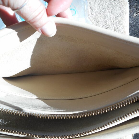 Vintage Coach Sutton Zip Bag 9814 NWOT, in Bone - Picture 7 of 11